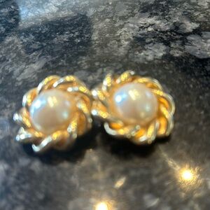 Gay Boyer 80s clip earrings pearl and gold swirl